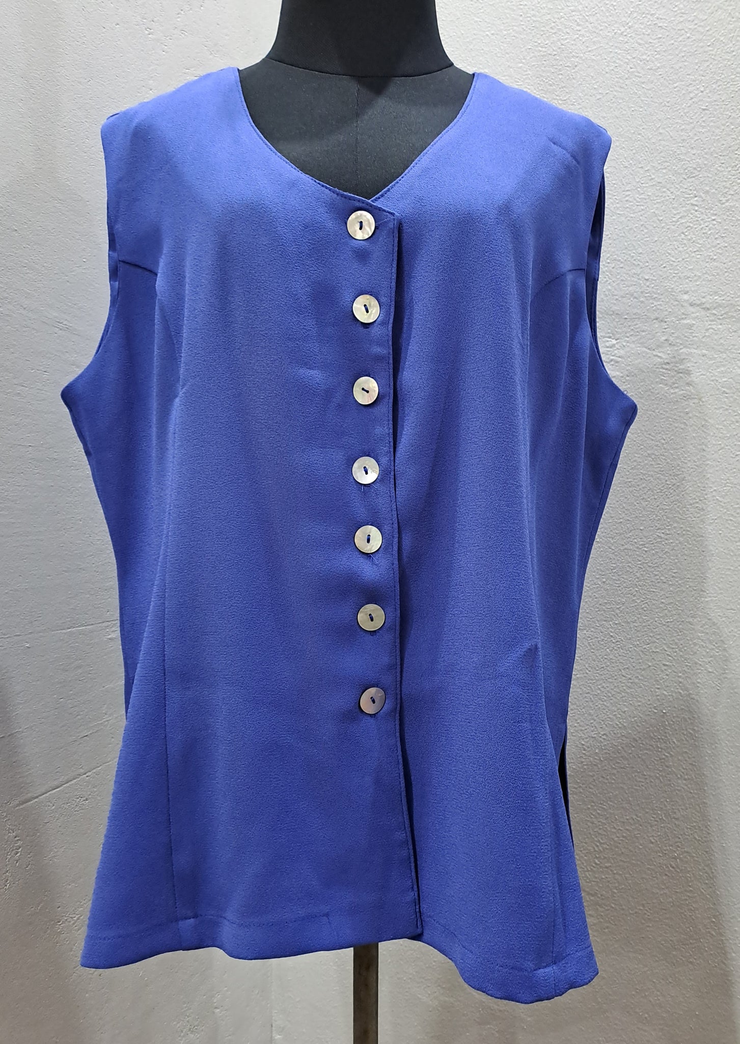 Sleeveless Shirt (XL)