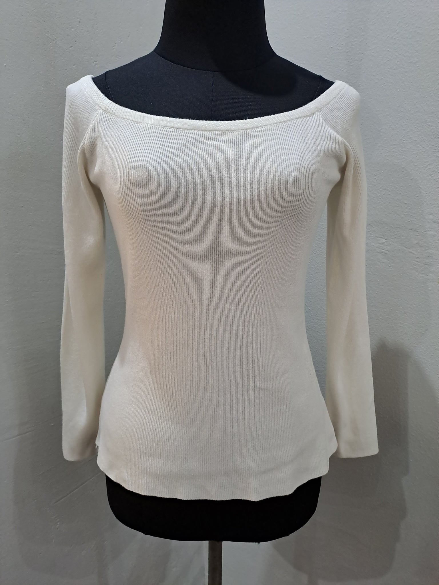 Low Shoulder Top (L/XL)