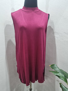 Sleeveless HiLow Top (12/36)