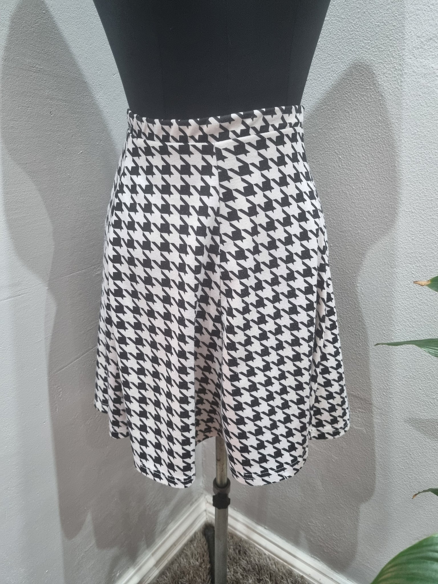 Houndstooth Skirt (8/32)