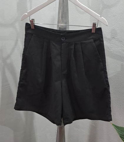 Pleated Bermuda Shorts (XL)