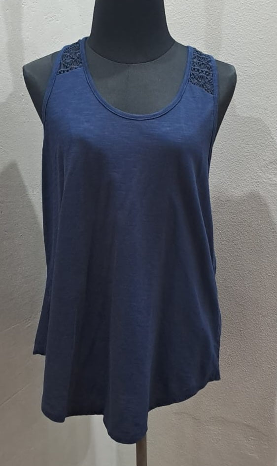 Woolies Sleeveless Top (Medium)